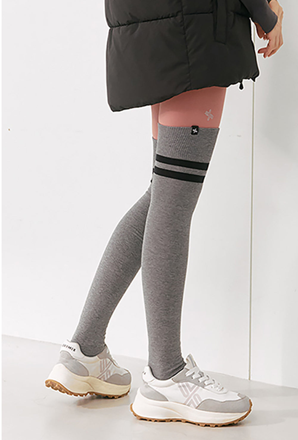 XEXYMIX Double Line Over Knee Socks
