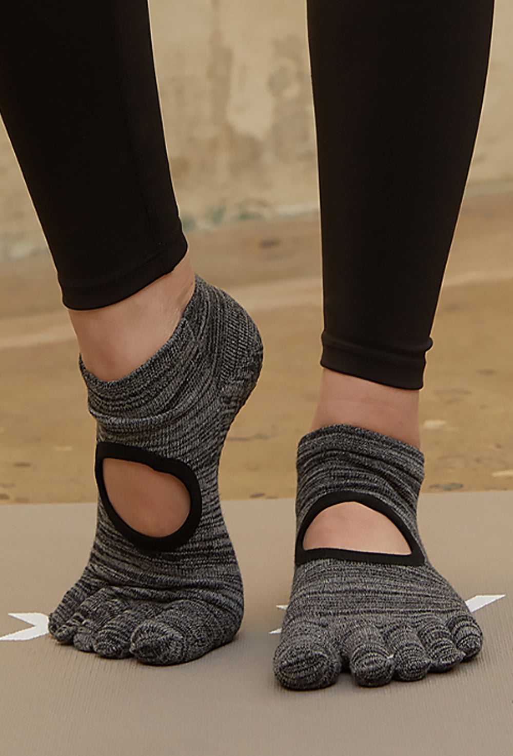 XEXYMIX Five Toe Yoga Socks