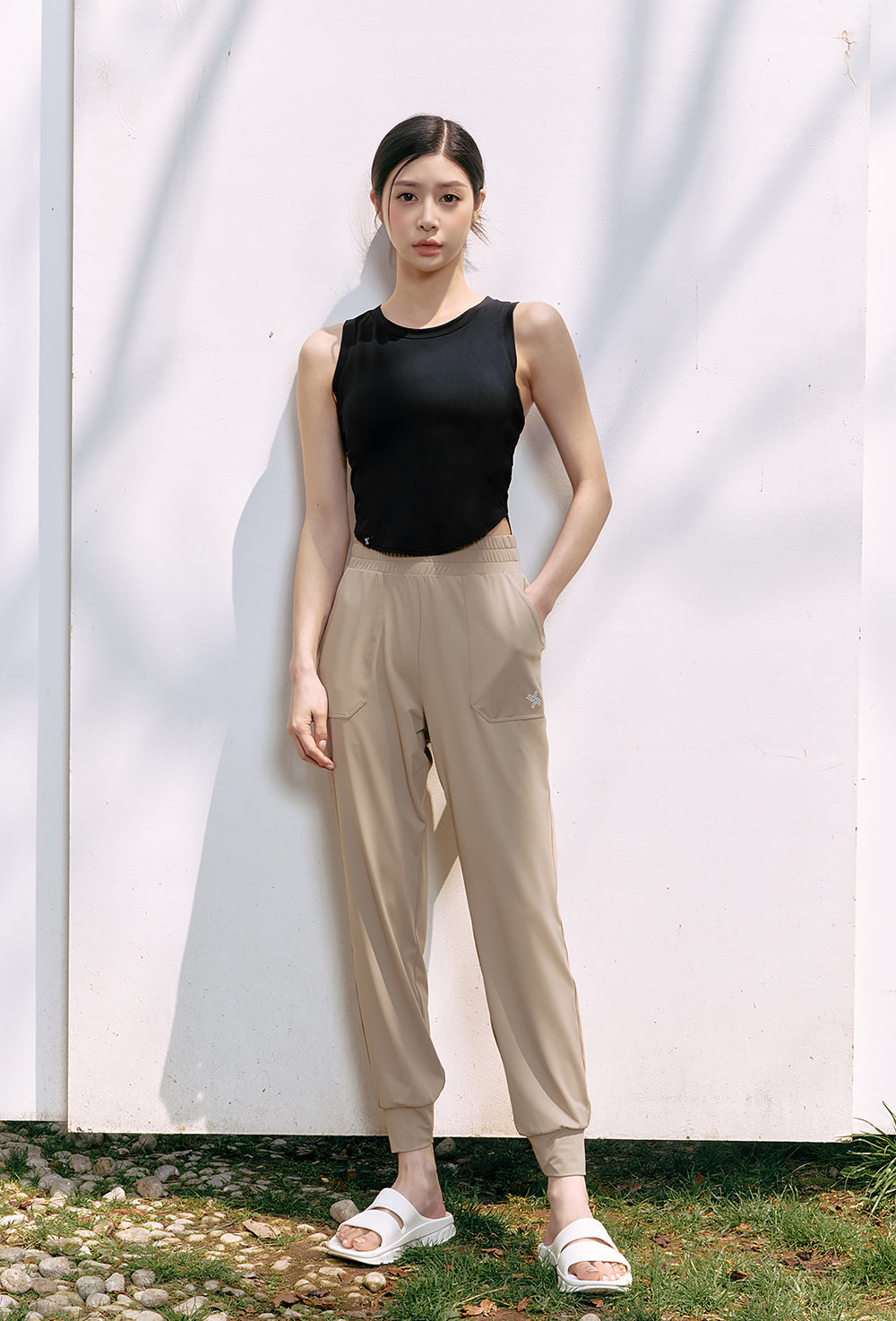 XELLA Light Round Sleeveless - Black