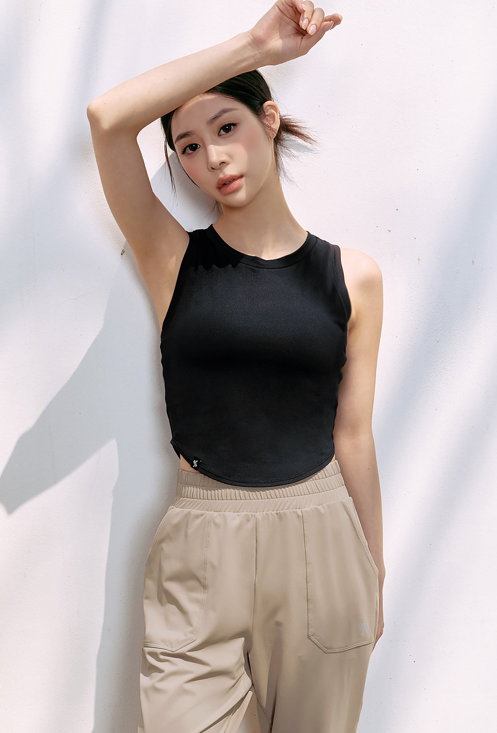 XELLA Light Round Sleeveless - Black