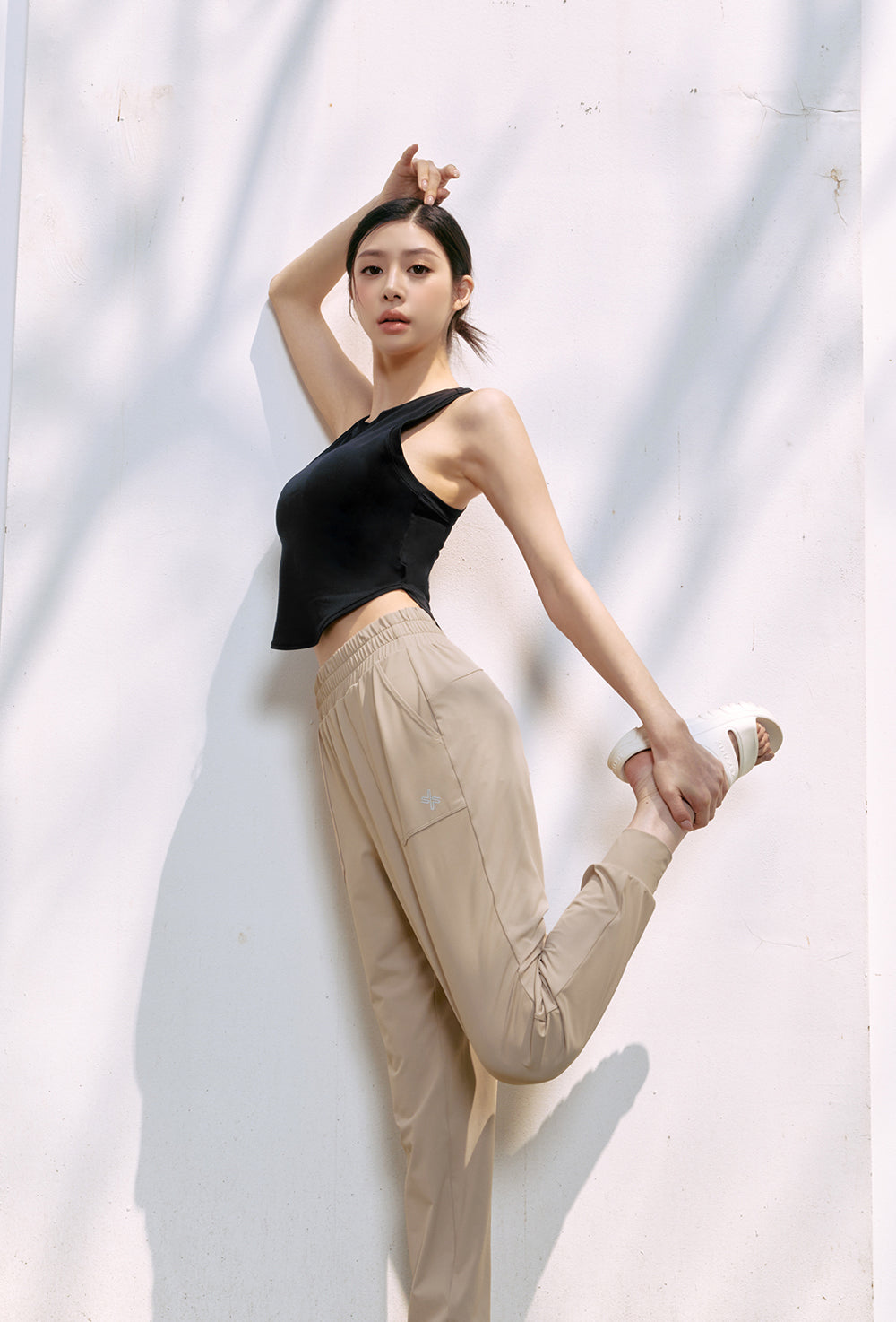 XELLA Light Round Sleeveless - Black