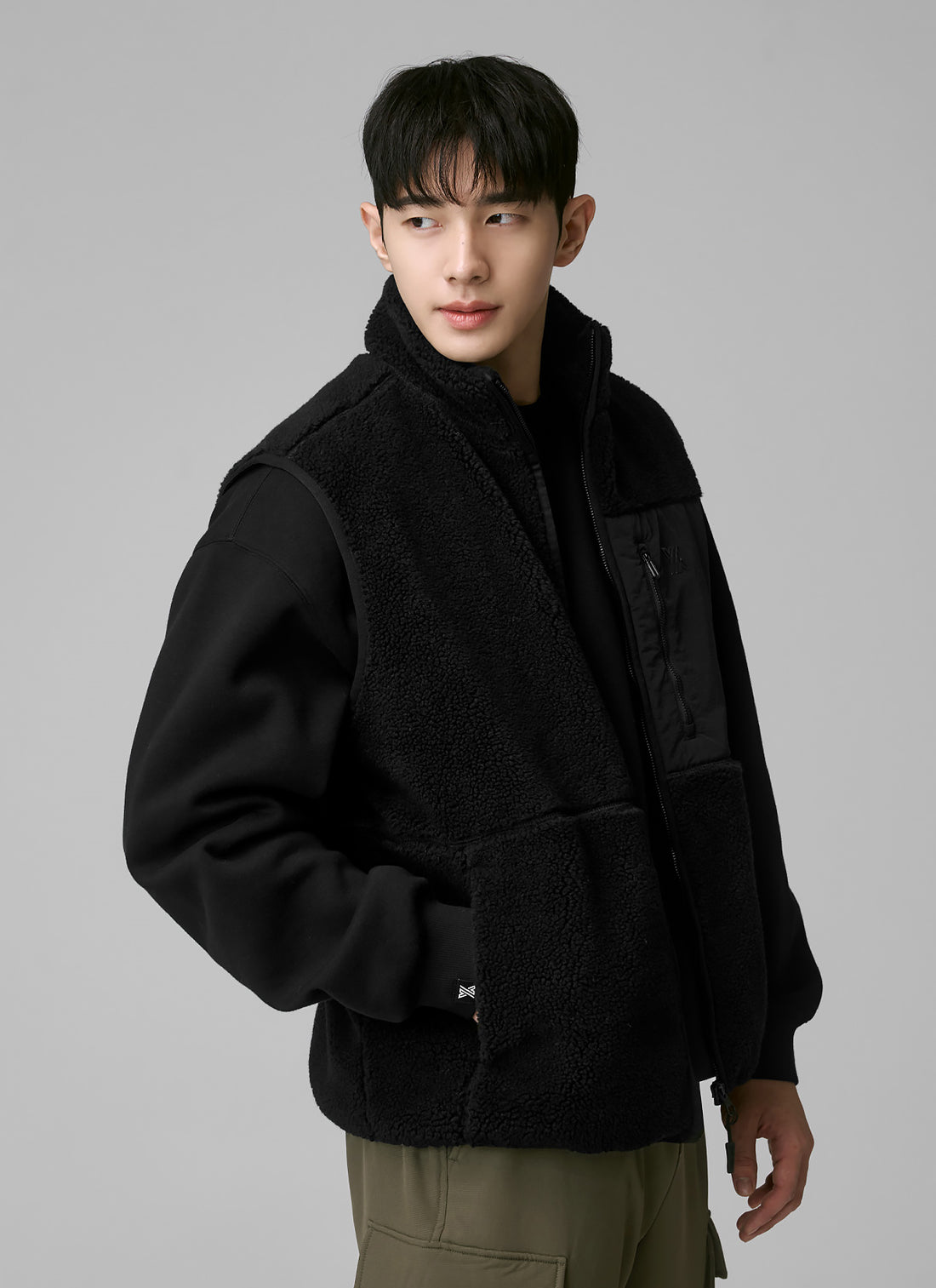 Multi-Pocket Fleece Vest - Black