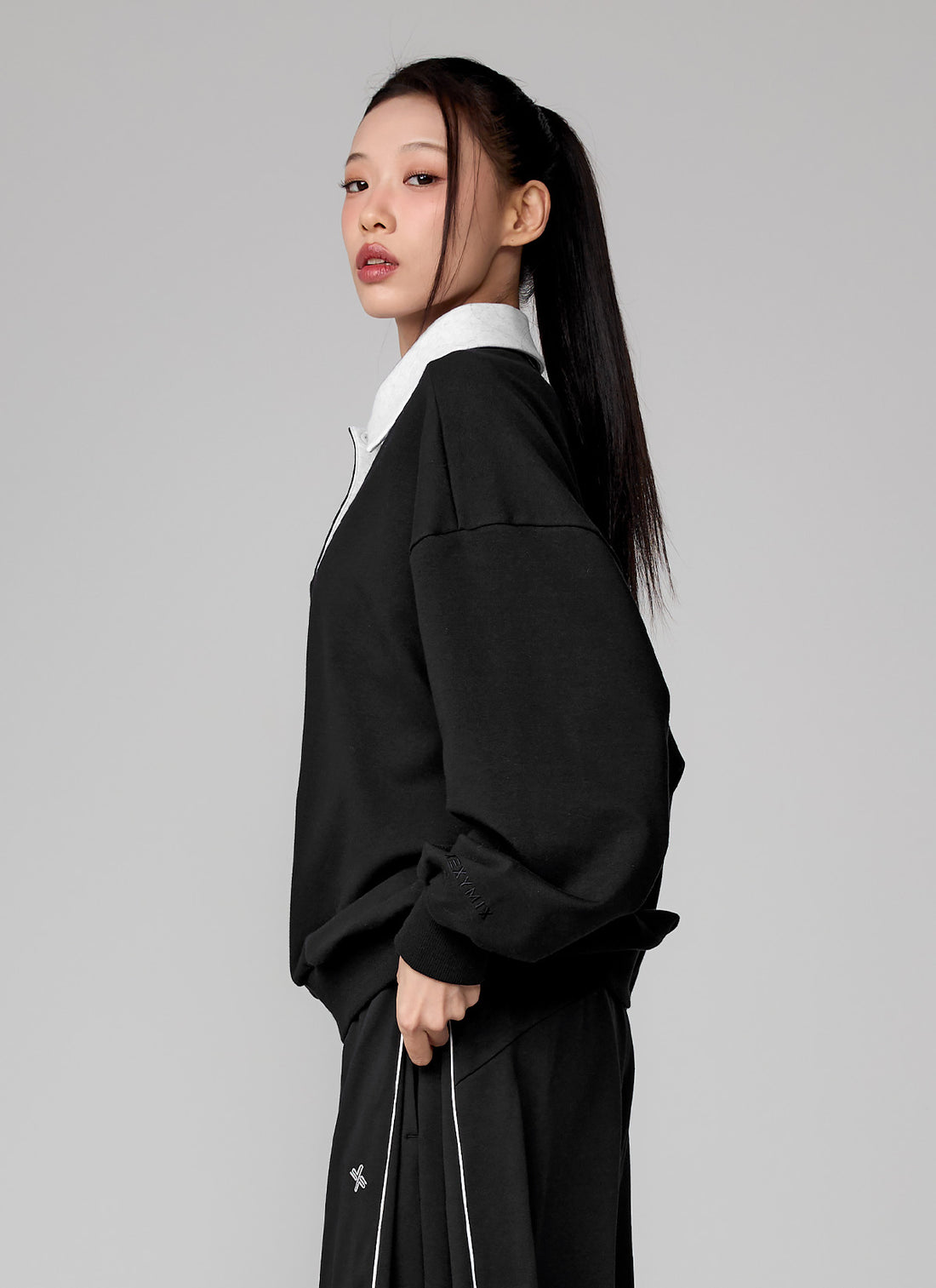 Color Combination Kara Loose Fit Man to man - Black