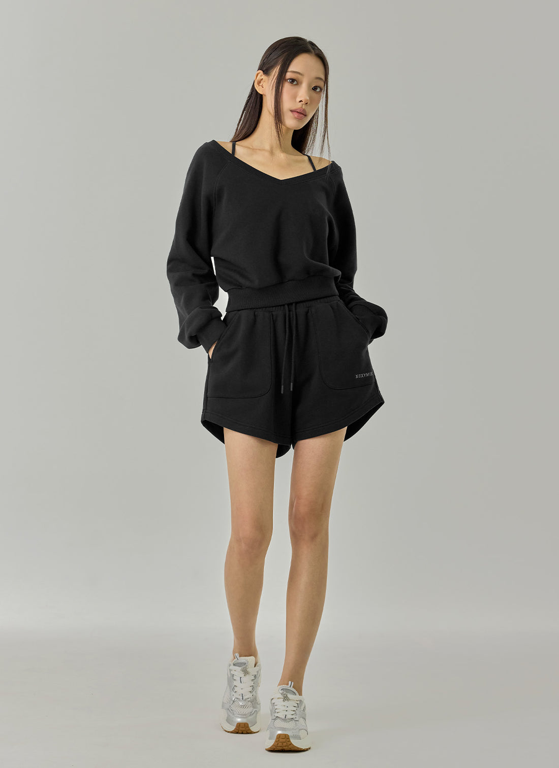 Softly Napping V-neck Crop Sweat Shirts - Black