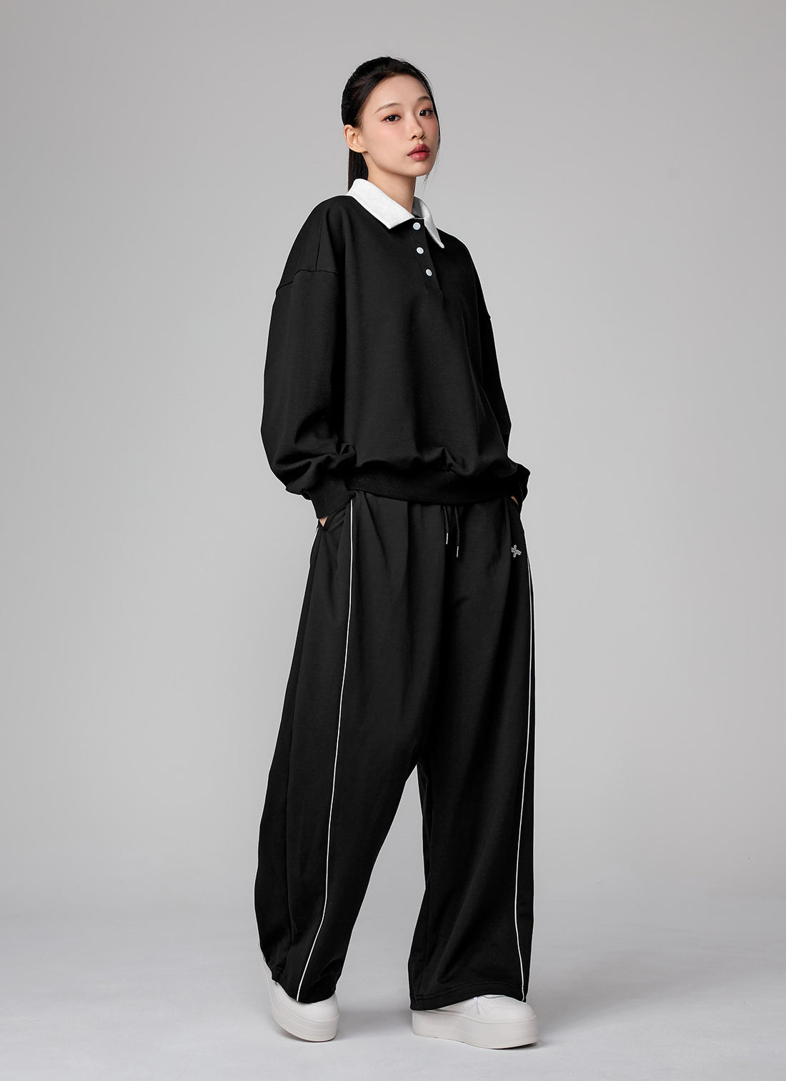 Color Combination Kara Loose Fit Man to man - Black