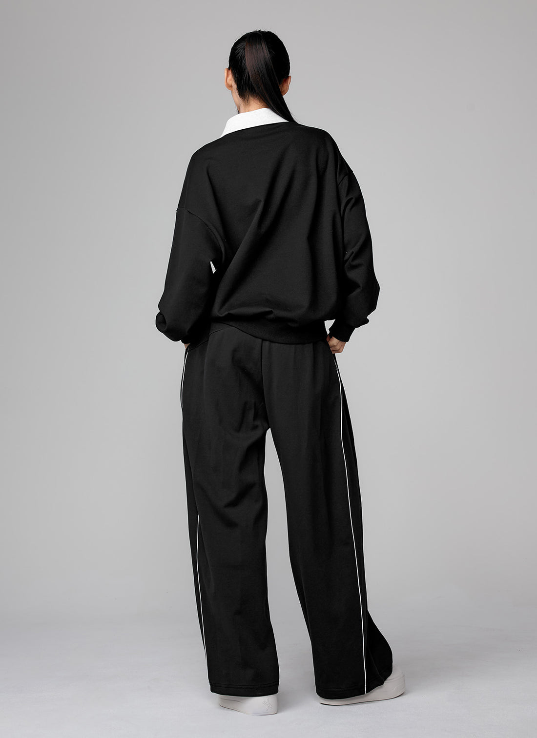 Color Combination Kara Loose Fit Man to man - Black