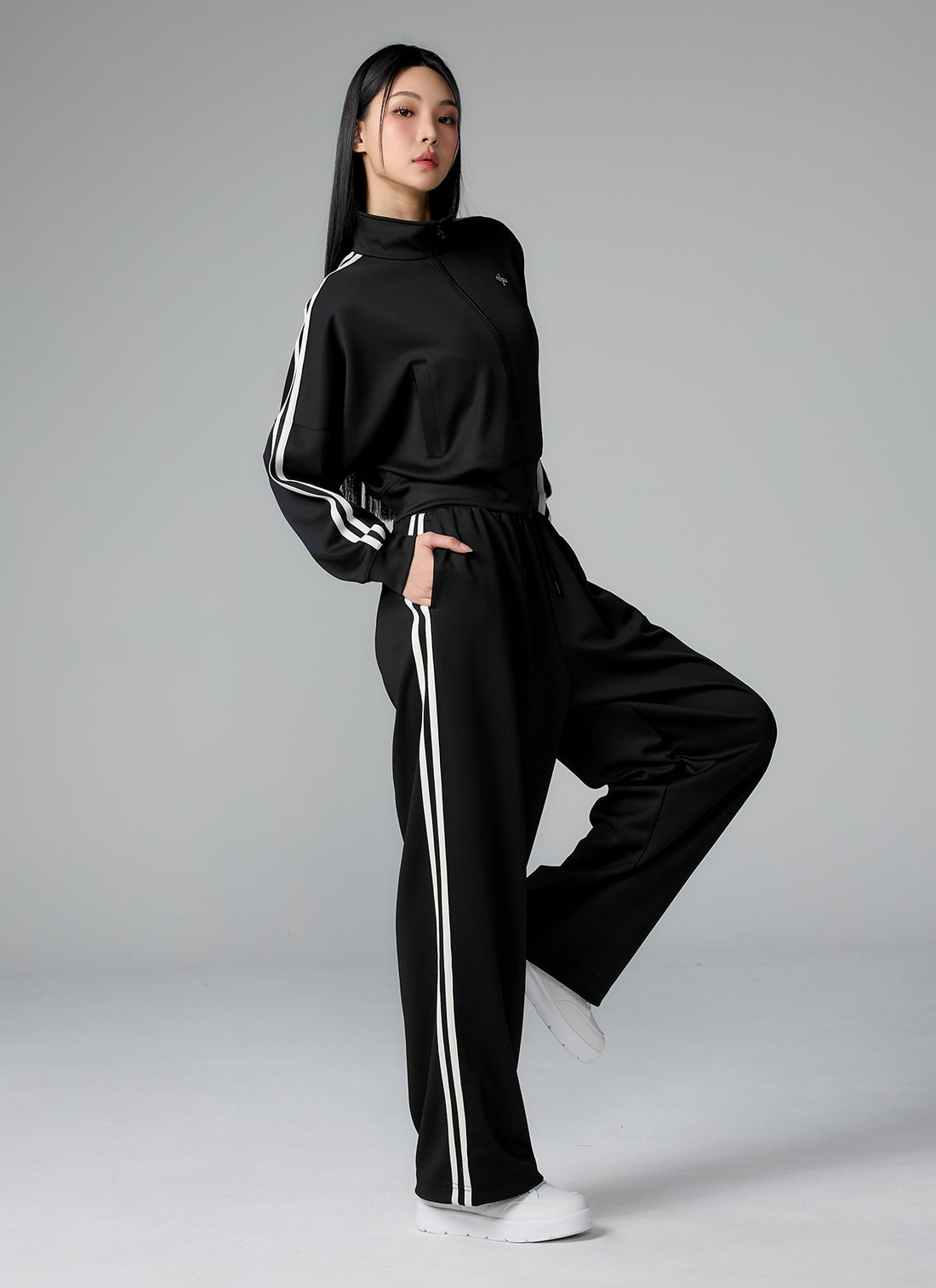More Trackline Zip Up Jacket - Black