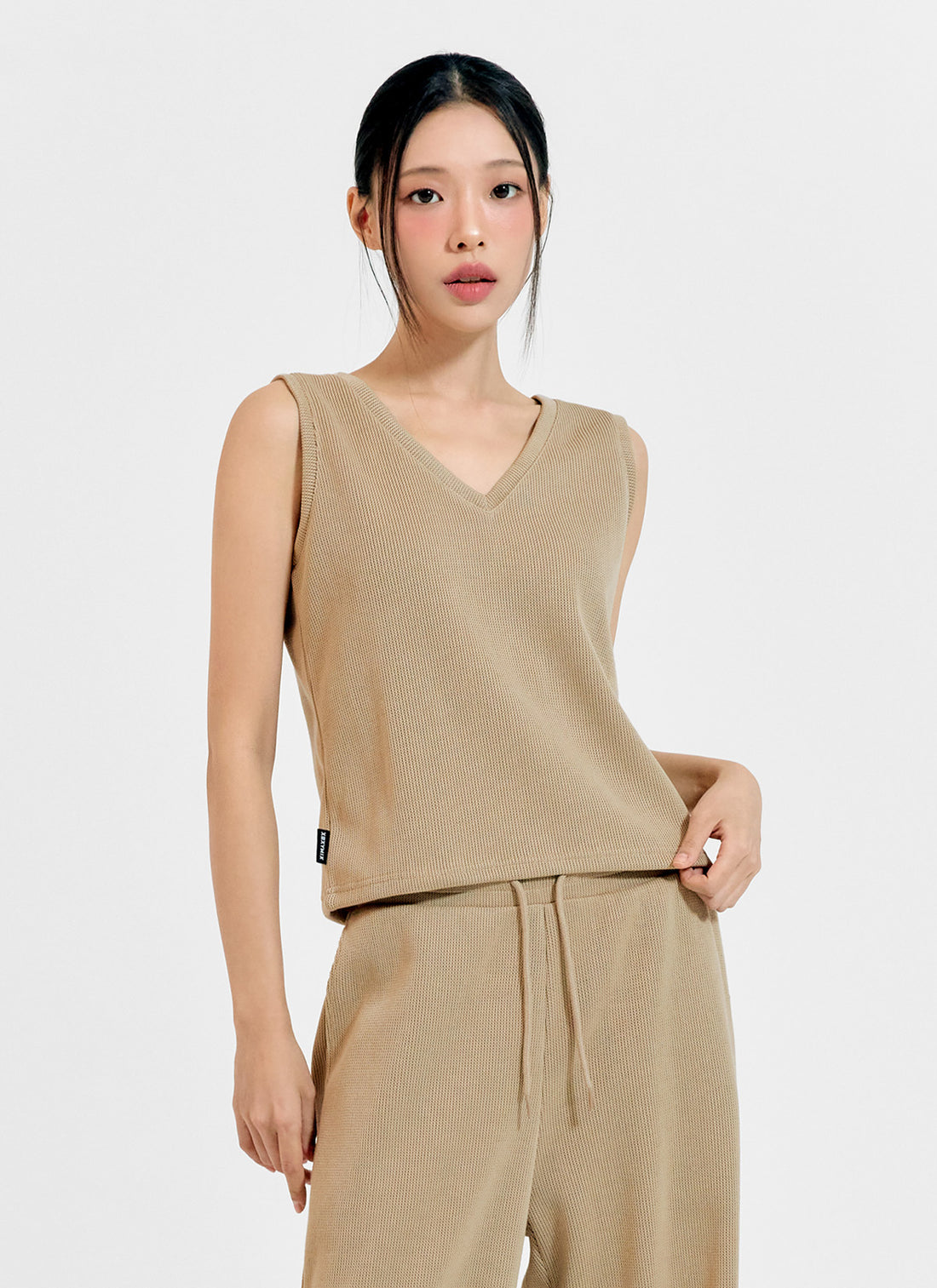 Cozy V-neck Sleeveless - Mellow Beige