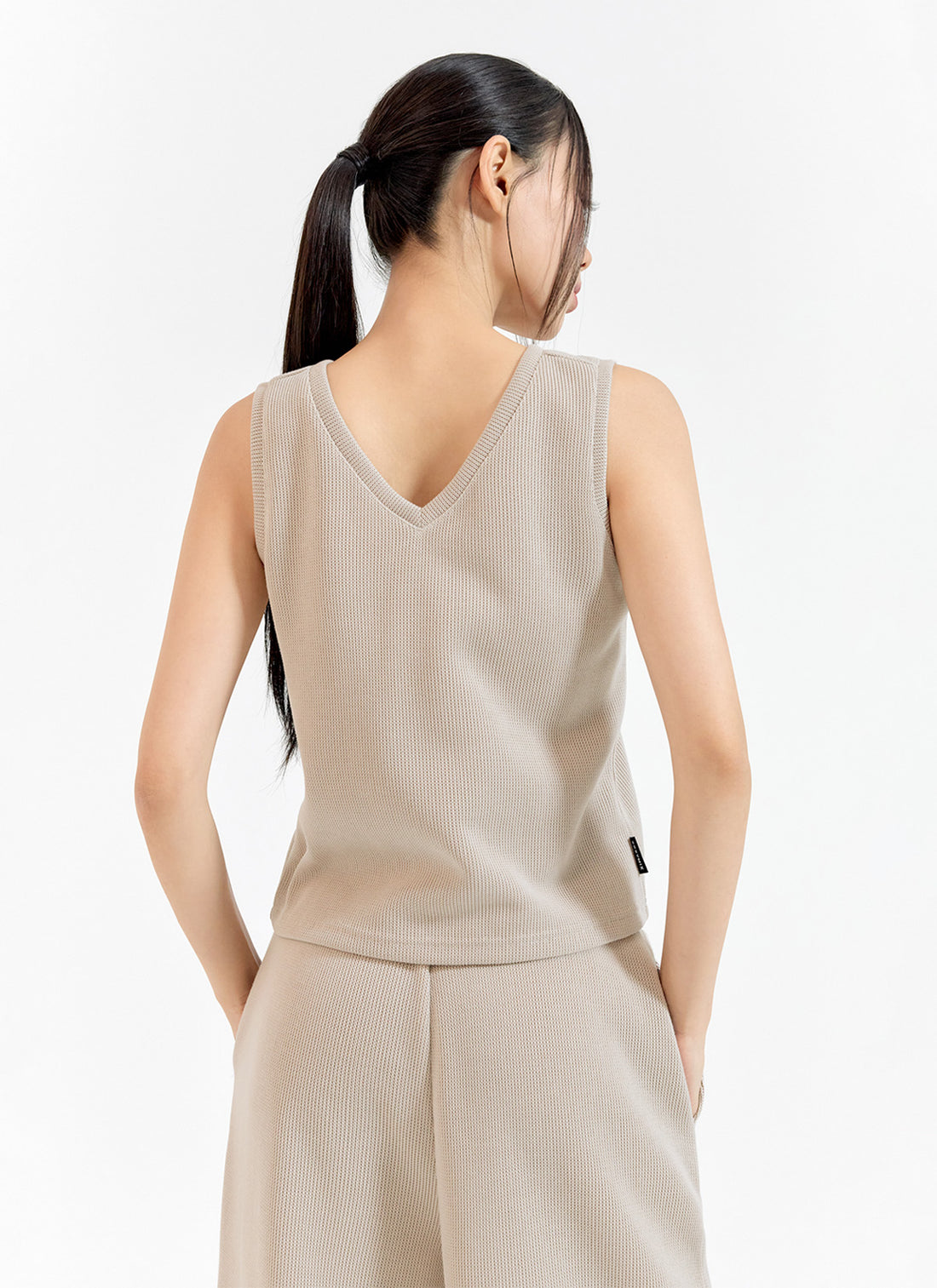 Cozy V-neck Sleeveless - Vanilla Beige