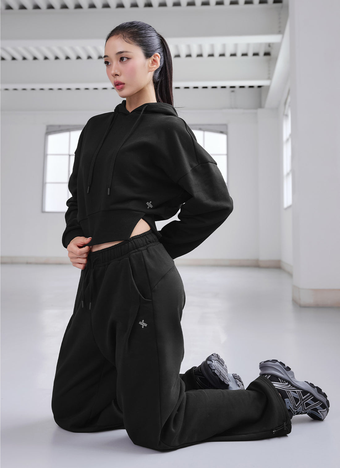 Softly One-Slit Crop Hoodie - Black