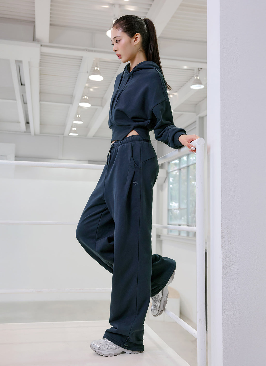 Softly One-Slit Crop Hoodie - Bermuda Navy