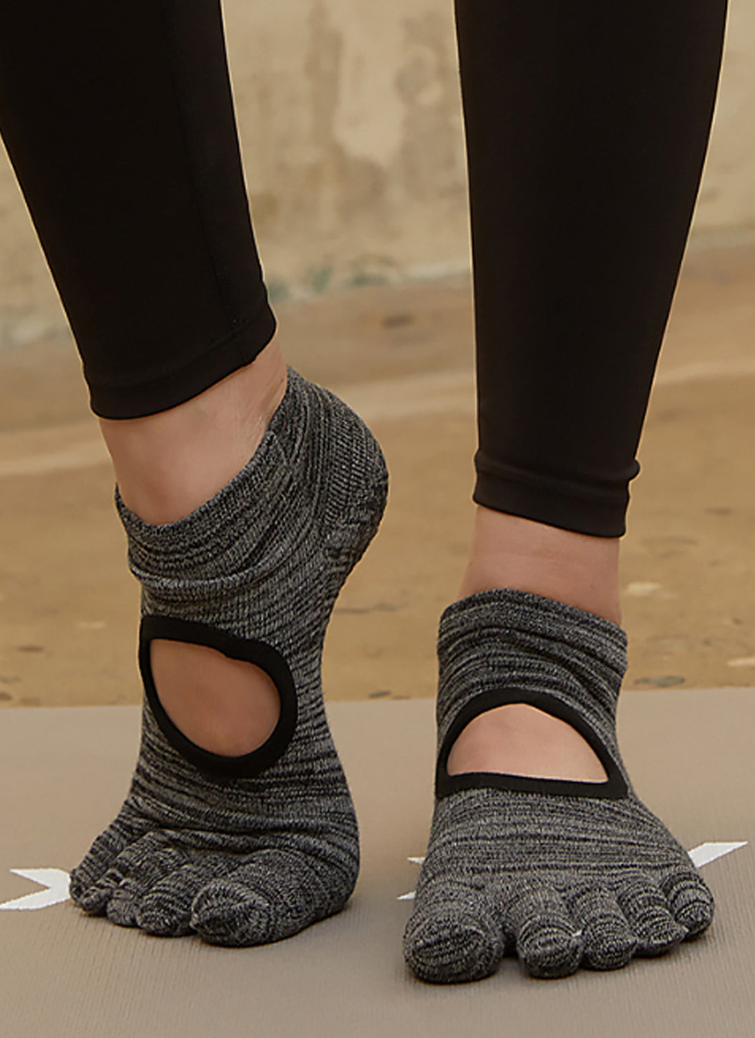 XEXYMIX Five Toe Yoga Socks
