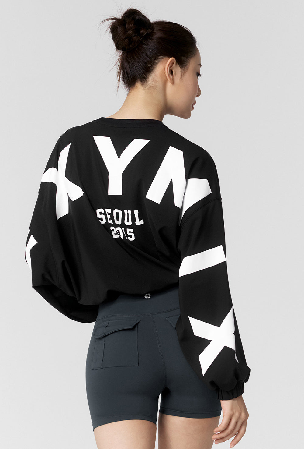 Lettering Loose-Fit Cropped Sweatshirt in - Black