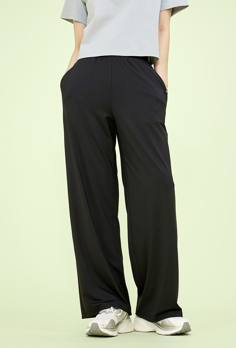 Medium Feather Cooling Wide Pants - Black