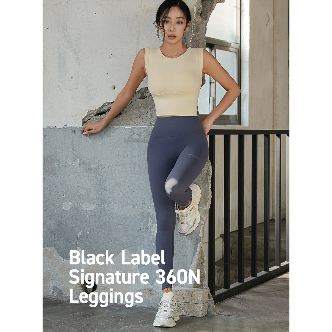 Leggings Louis Vuitton Black size 34 FR in Synthetic - 32655710