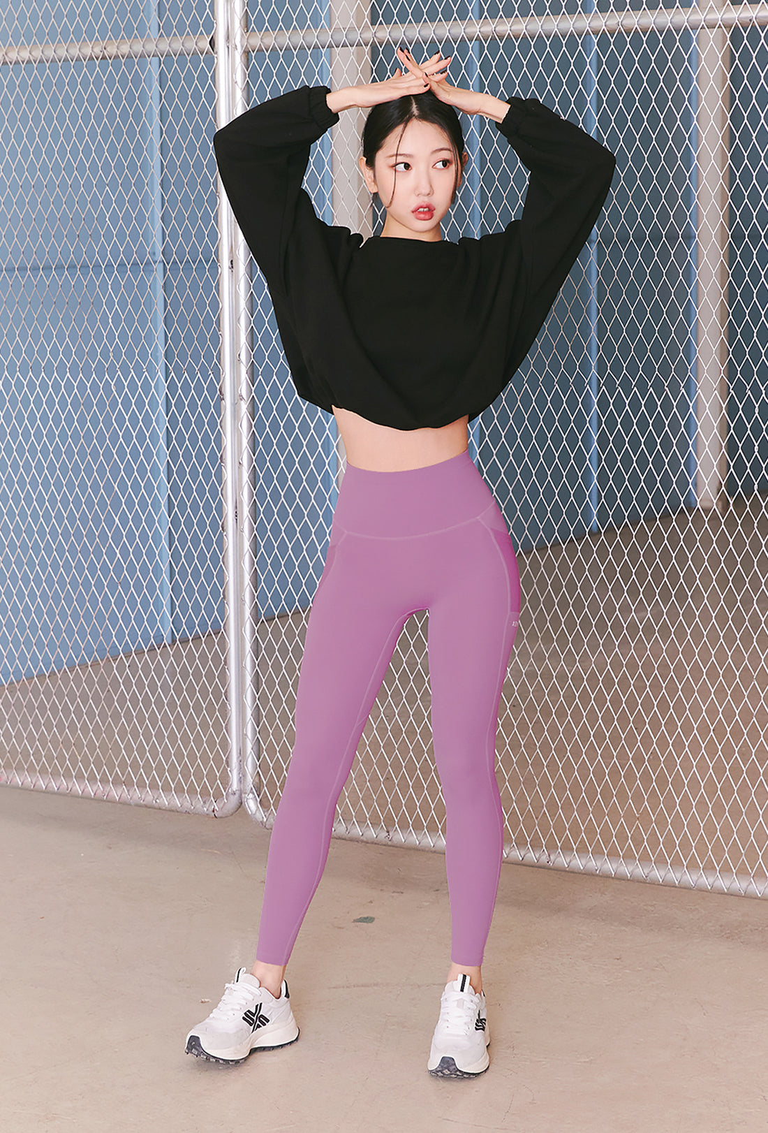 XEXYMIX Balloon Crop Lettering Sweatshirt - Black