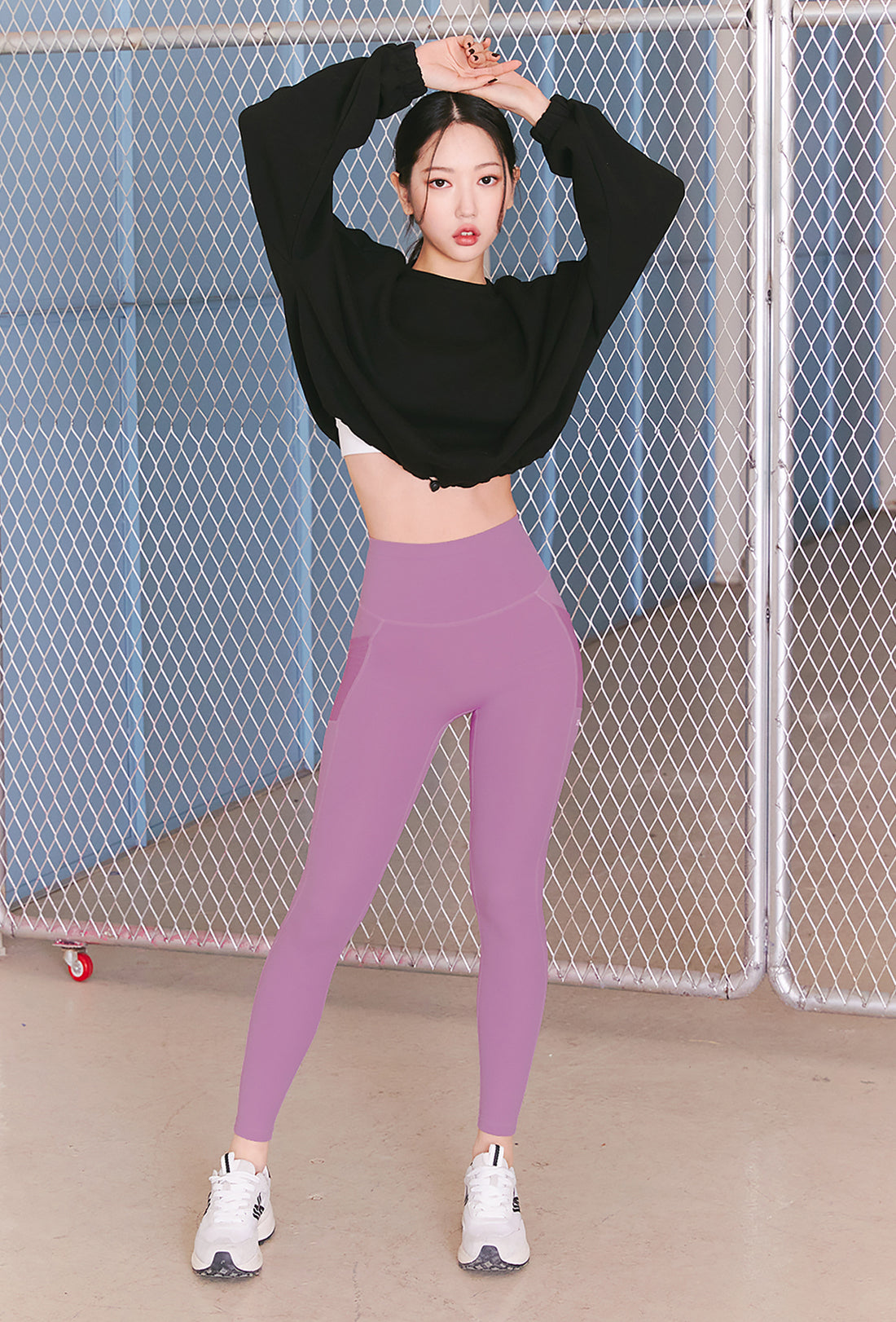 XEXYMIX Balloon Crop Lettering Sweatshirt - Black